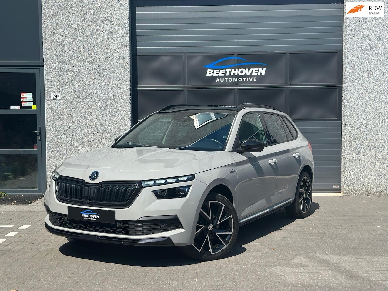 Skoda Kamiq - 1.5 TSI ACT Sport Business Monte Carlo PANO KEYLESS - AutoWereld.nl