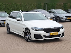 BMW 5-serie Touring - 530e Business Ed. M Sport 44.229 km / Trekhaak / Panoramadak / Head-up / 19'' / Laser LED