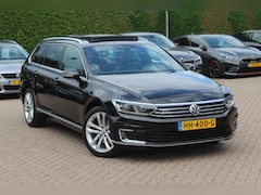 Volkswagen Passat Variant - 1.4 TSI GTE Highline / Trekhaak / Panoramadak / Camera / Leder&Alcantara / 18'' / Keyless