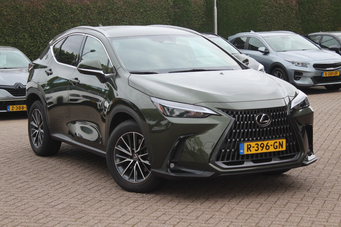 Lexus NX - 450h+ AWD Launch Edition / 360Camera / Head-up / Leder / 18'' / Keyless / Sfeerverlichting - AutoWereld.nl