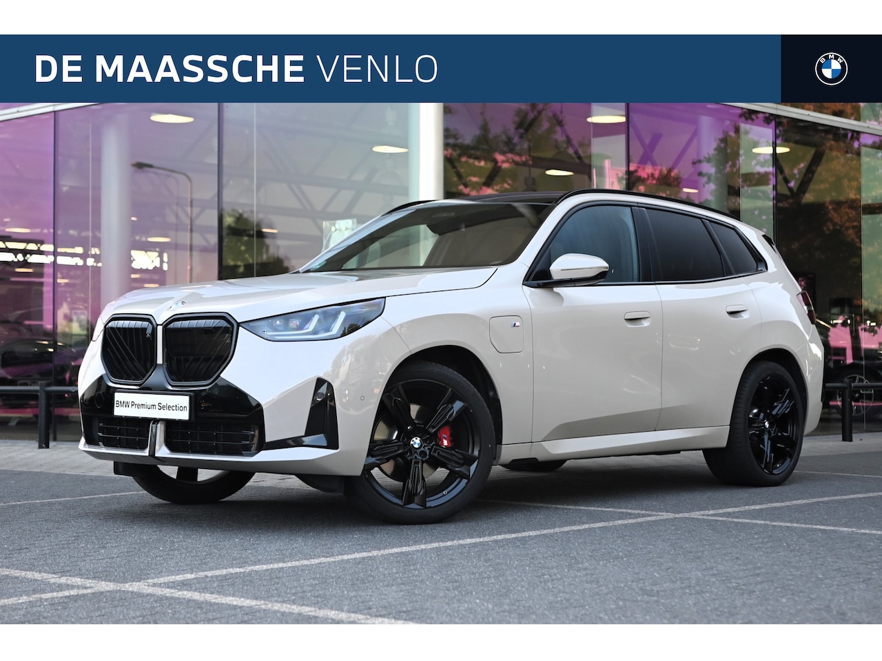 BMW X3 - 30e xDrive M Sport Automaat / Panoramadak / Trekhaak / Sportstoelen / Adaptieve LED / Park - AutoWereld.nl