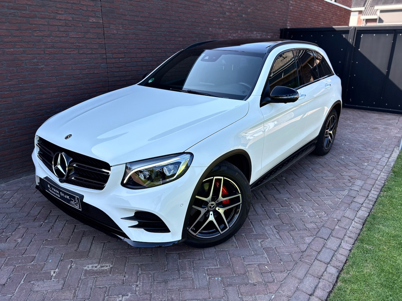Mercedes-Benz GLC-klasse - 250 4MATIC Premium AMG Night Edition Pano - AutoWereld.nl