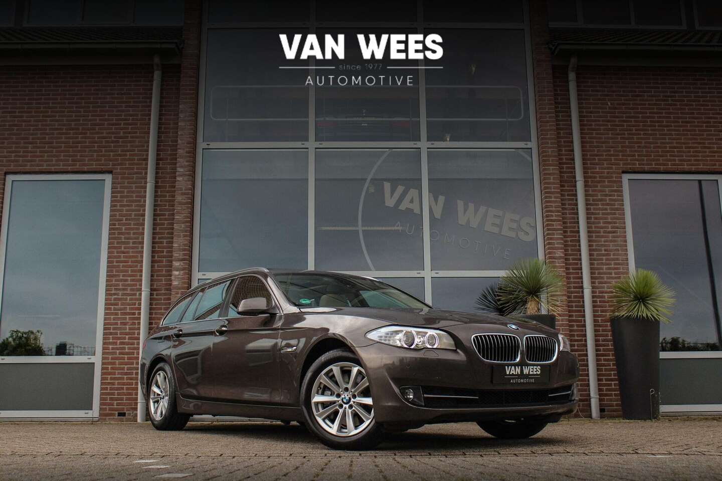 BMW 5-serie Touring - 530i F11 Executive 272 pk | Automaat | 6 cilinder | Dakraam | Head-up | Camera | Navi | Sp - AutoWereld.nl