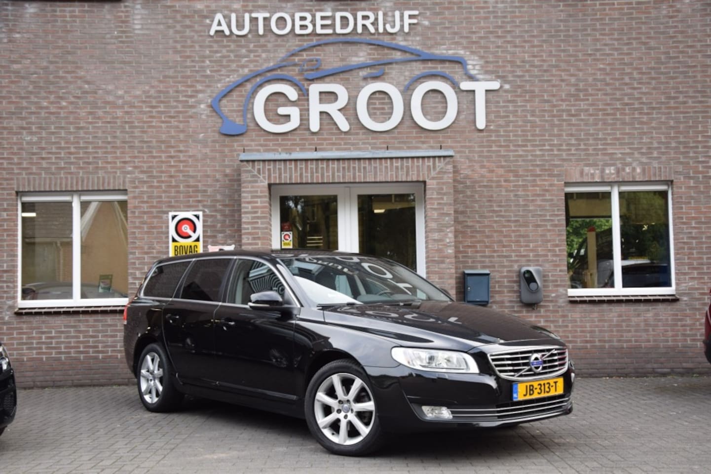 Volvo V70 - 2.0 T4 POLAR 190PK! LEER/TREKHAAK/ELEC. ACHTERKLEP - AutoWereld.nl