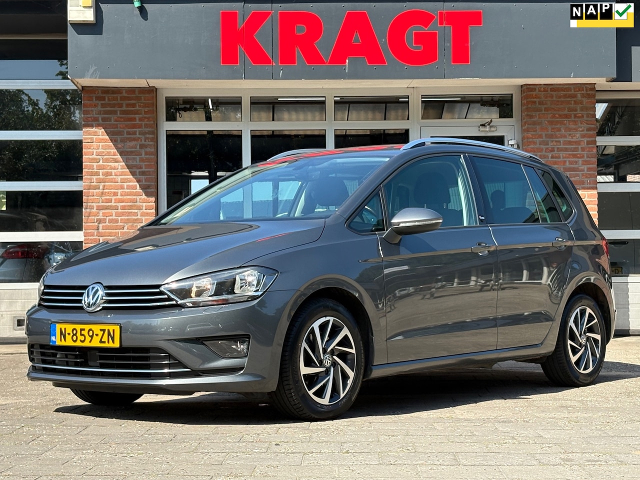 Volkswagen Golf Sportsvan - Highline 1.4 TSI 125 pk AUTOMAAT - Adap. cruise - navi - climate - AutoWereld.nl