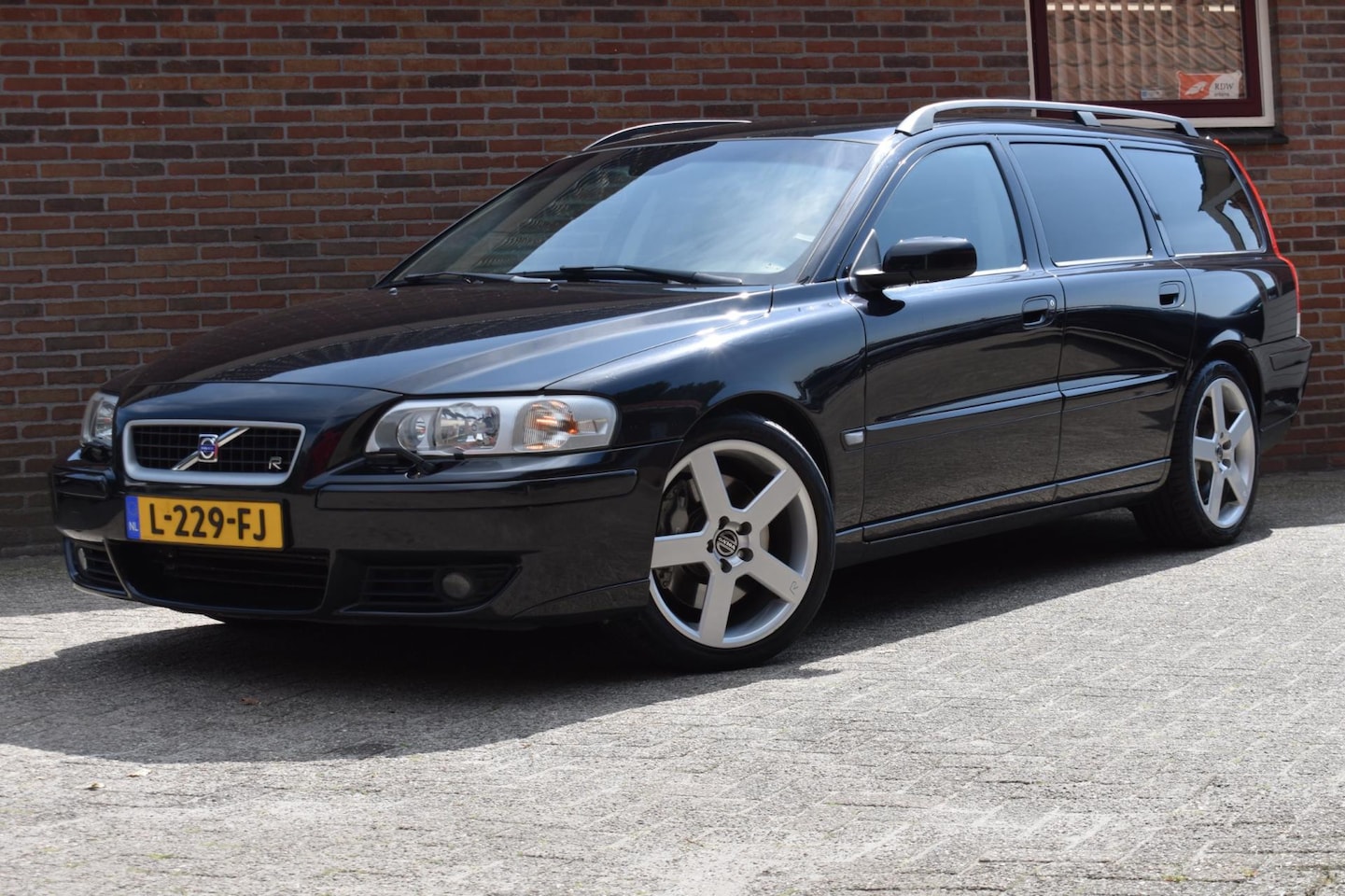 Volvo V70 - 2.5 R '05 Leder Clima Cruise Inruil mogelijk - AutoWereld.nl