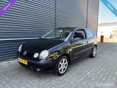 Volkswagen Polo - 1.4-16V Highline AUTOMAAT/ CRUISE CONTROL/ 3DRS/ LM VELGEN/ AIRCO