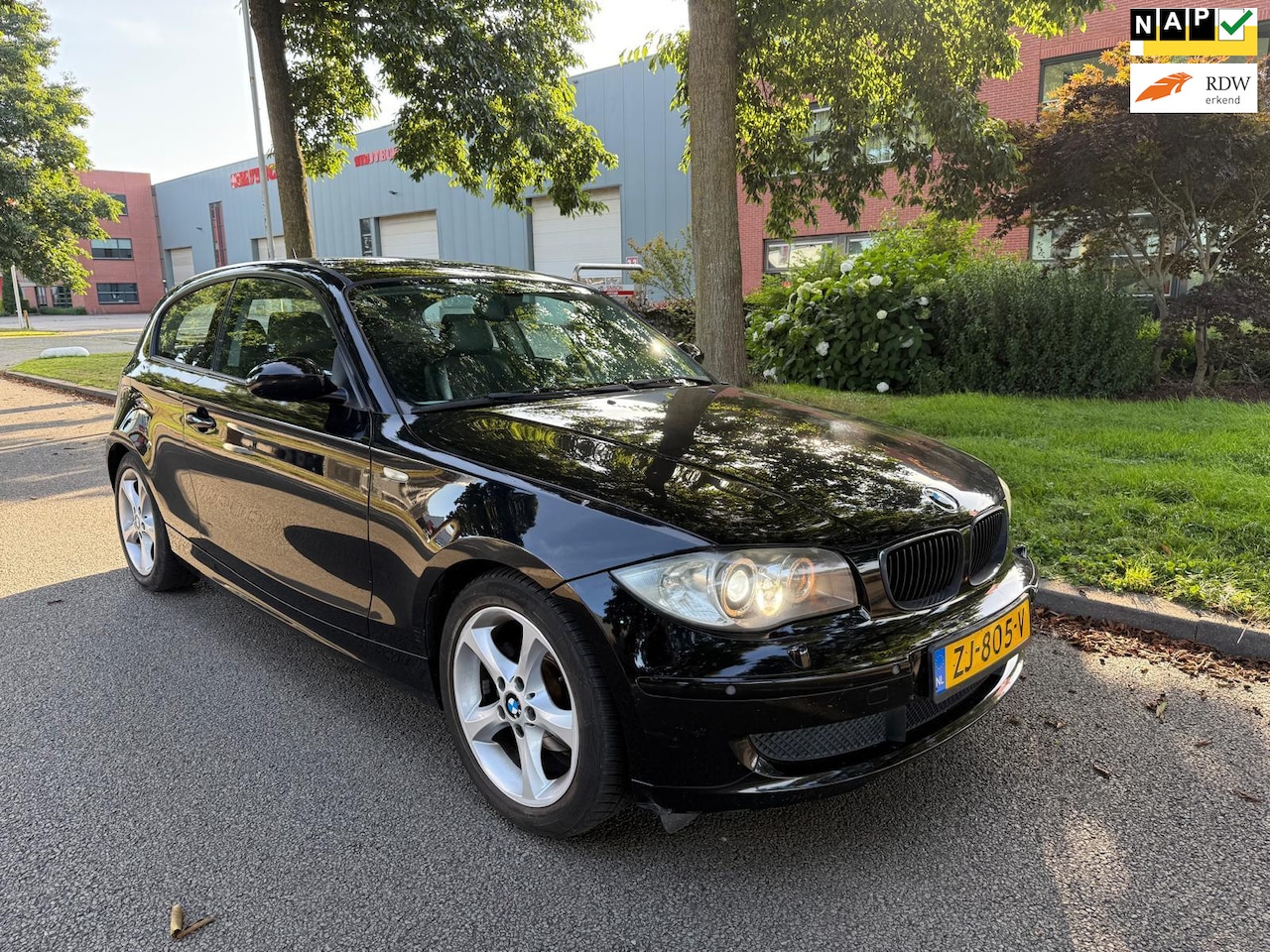 BMW 1-serie - 118i clima afneembaar trekhaak - AutoWereld.nl
