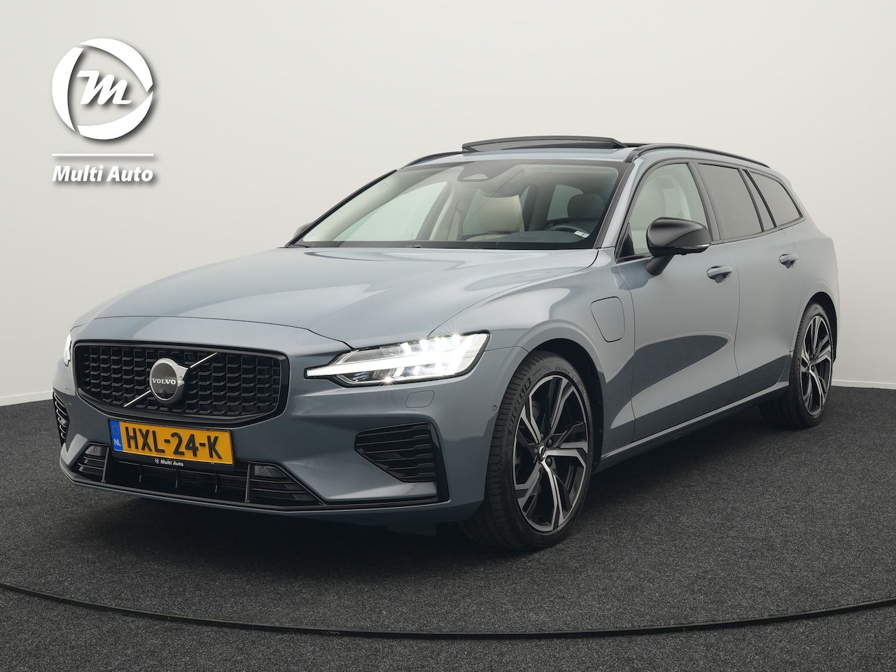 Volvo V60 - T8 AWD Plus Dark Plug In Hybrid Thunder Grey 390pk Dealer O.H. Long Range PHEV | Panodak | - AutoWereld.nl