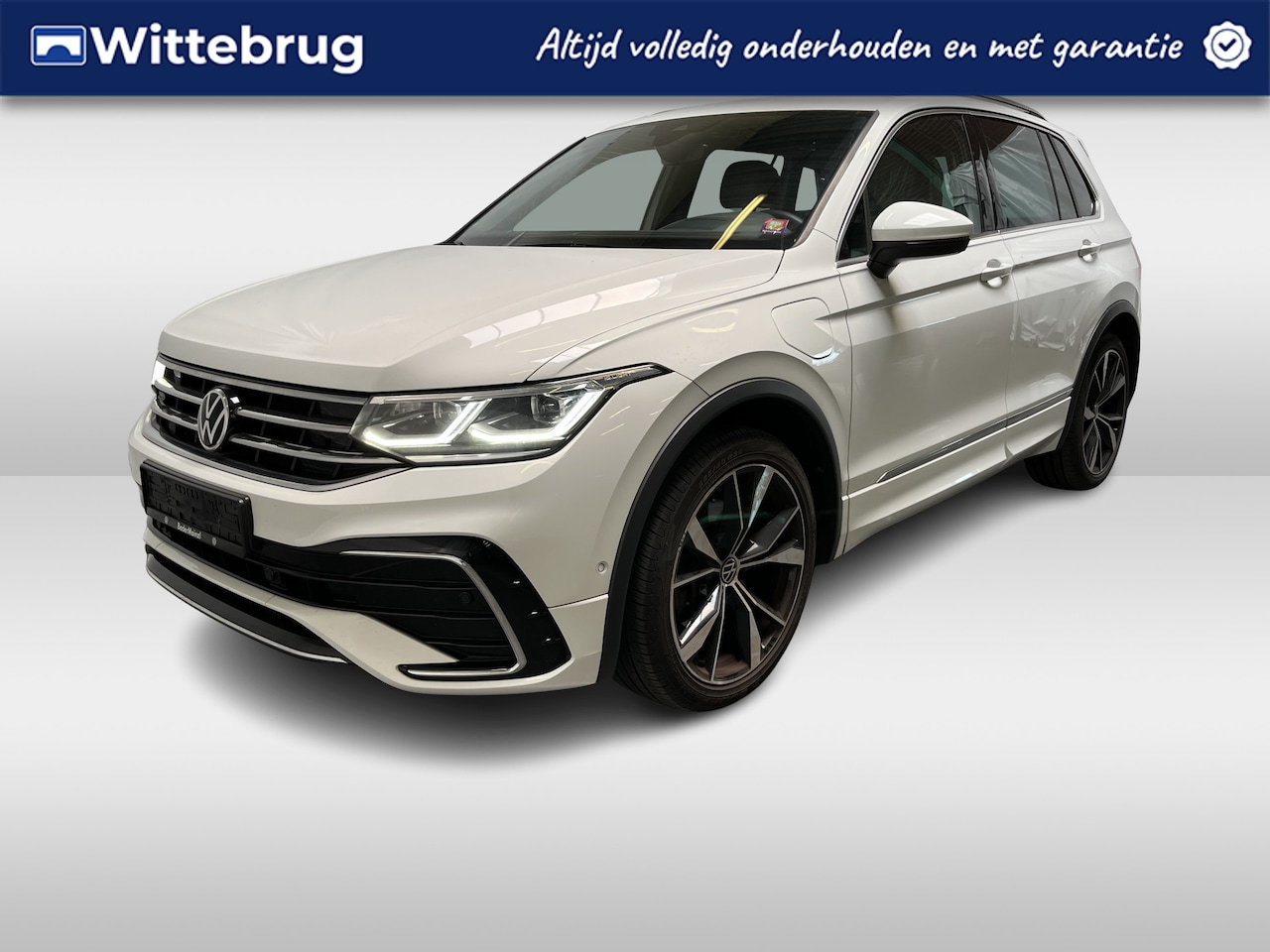 Volkswagen Tiguan - 1.4 TSI eHybrid R-Line / AUTOMAAT/ 245 PK/ 2X R-LINE/ HEAD-UP DISPLAY/ KEYLESS/ DIGITAL DA - AutoWereld.nl