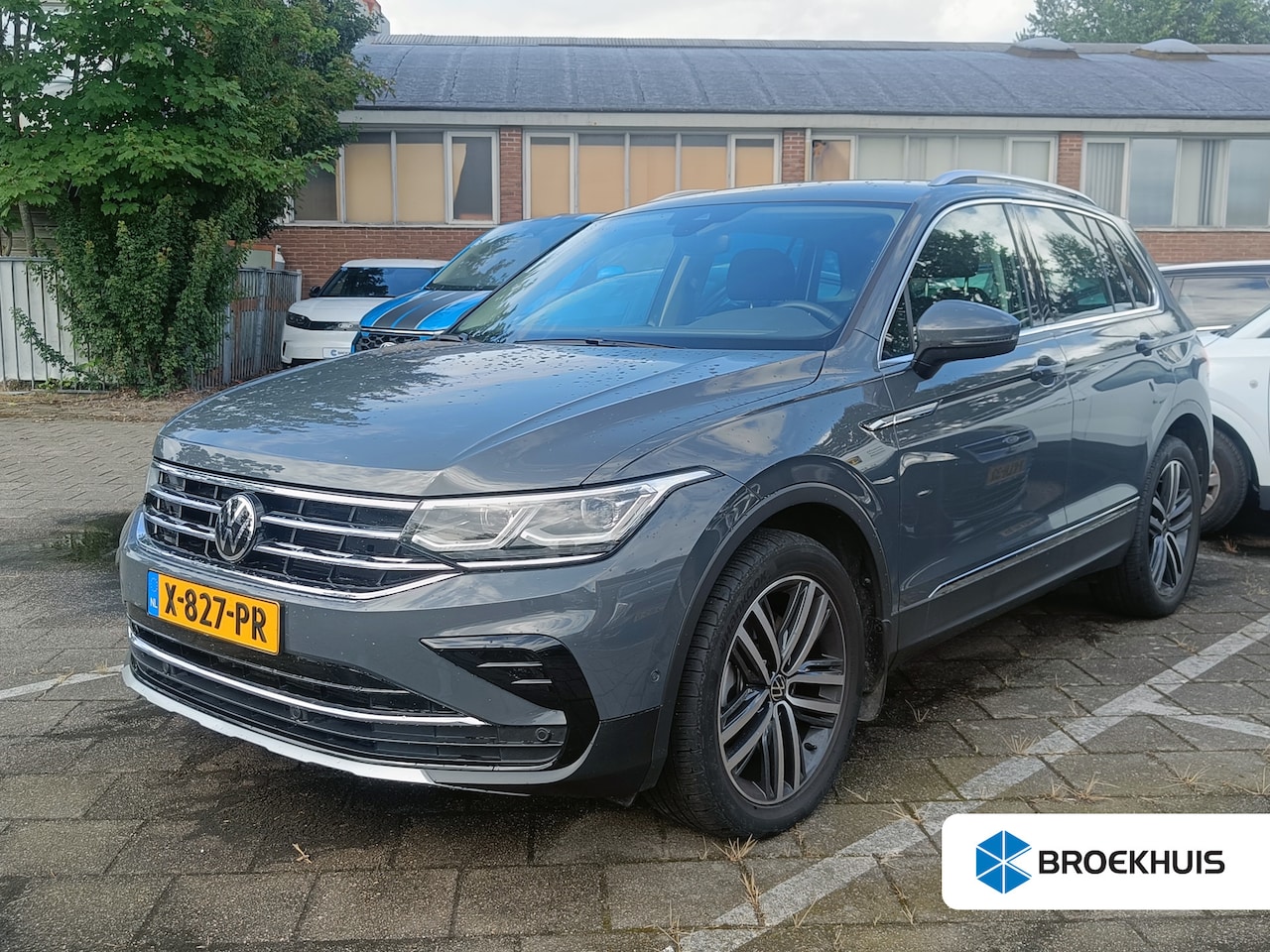 Volkswagen Tiguan - 2.0 TSI 4Motion 190pk Elegance | Trekhaak | 2500kg Trekgewicht! | Stoelverwarming | Camera - AutoWereld.nl