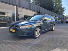 Volvo V70 - 2.5T Momentum 16 jaar dezelfde eigenaar Origineel NL Leer Stoelverwarming Cruise Trekhaak