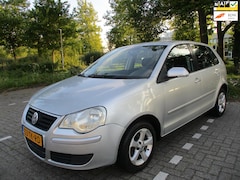 Volkswagen Polo - 1.6-16V Optive