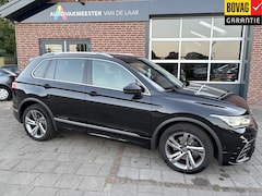 Volkswagen Tiguan - 1.4 TSI eHybrid R-Line Business+ Plug-Inn ( Panoramadak, Trekhaak, Blindspot, Navigatie, C