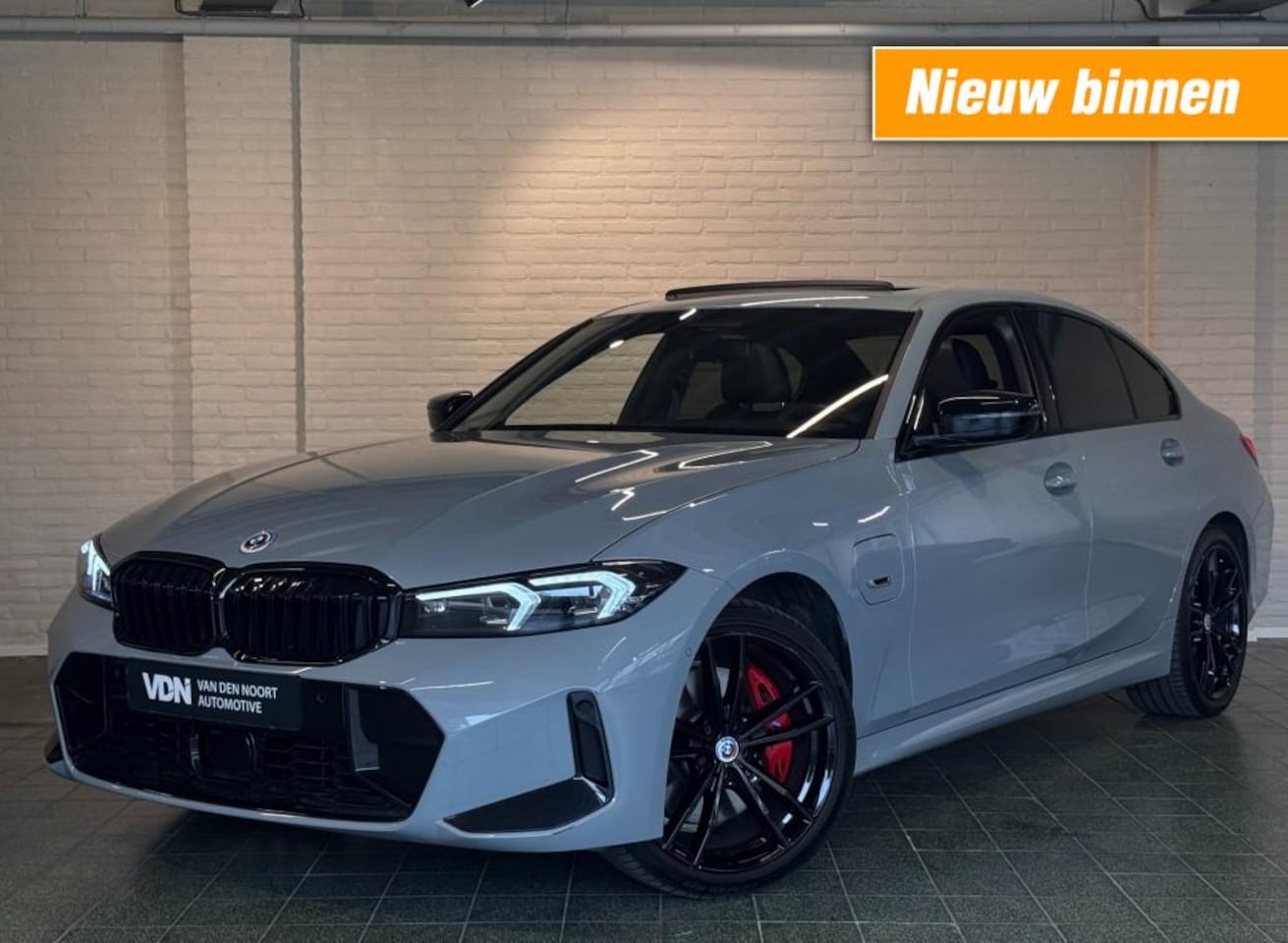 BMW 3-serie - 330e M-Sport Vol Pano HUD Harman Kardon 19'' - AutoWereld.nl