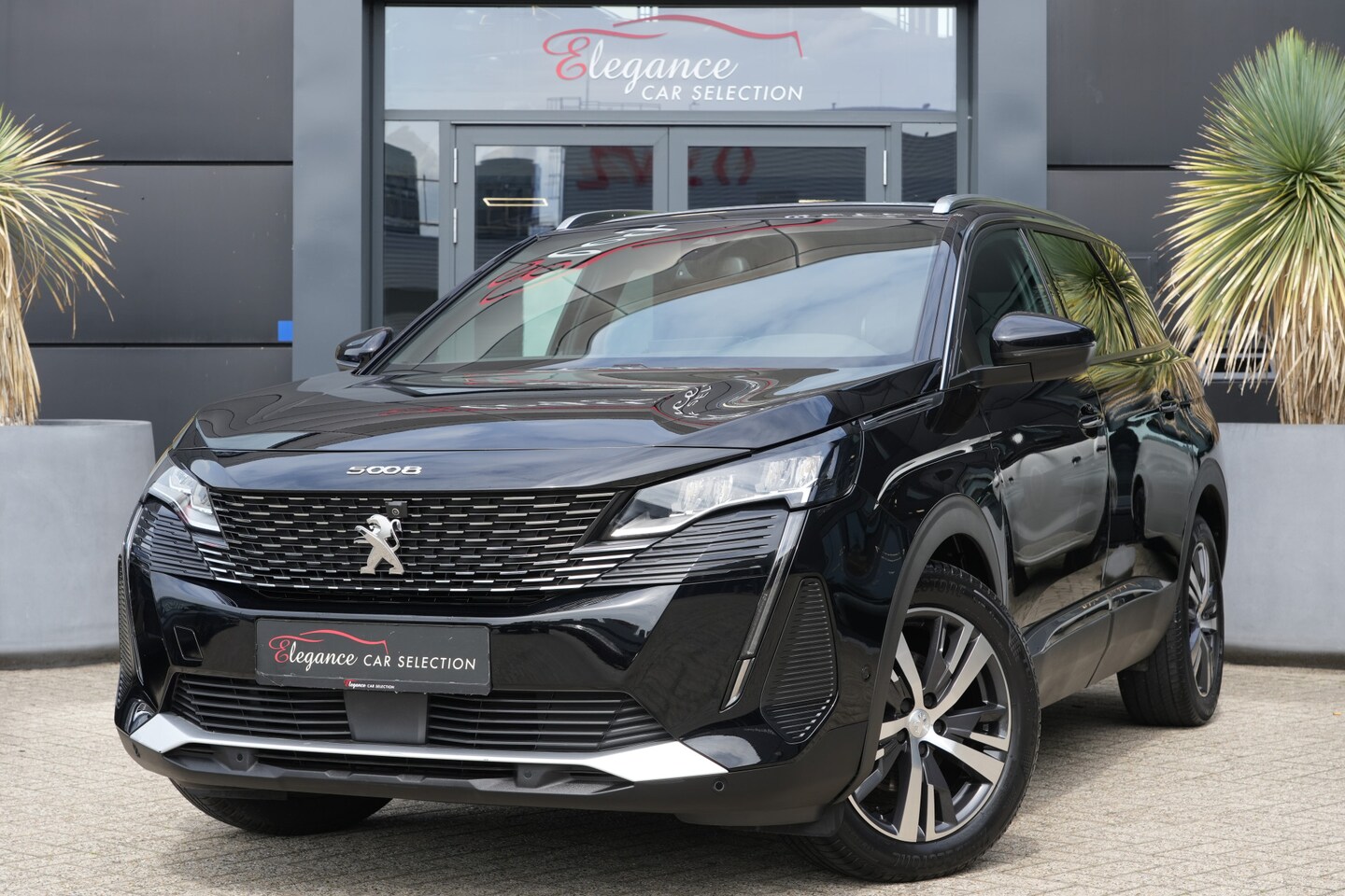 Peugeot 5008 - 1.2 PureTech Allure 7p 130pk Navigatie/Camera/Cruisecontrol - AutoWereld.nl
