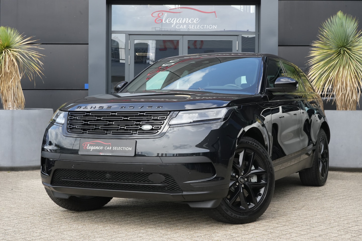 Land Rover Range Rover Velar - 2.0 P400e AWD S PHEV 400pk Panoramadak/Stoelverwarming/Camera - AutoWereld.nl
