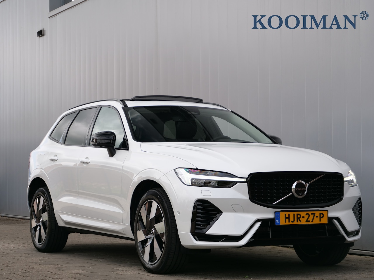 Volvo XC60 - 2.0 T6 350pk Plug-in hybrid AWD Ultimate Bright Schuifdak / Luchtvering / Head-up display - AutoWereld.nl