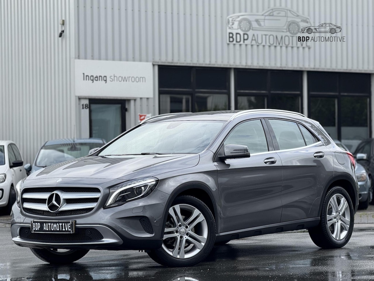 Mercedes-Benz GLA-Klasse - 200 Ambition AUTOMAAT/PANORAMADAK/LEER/NAVI/ORIG NL AUTO! - AutoWereld.nl