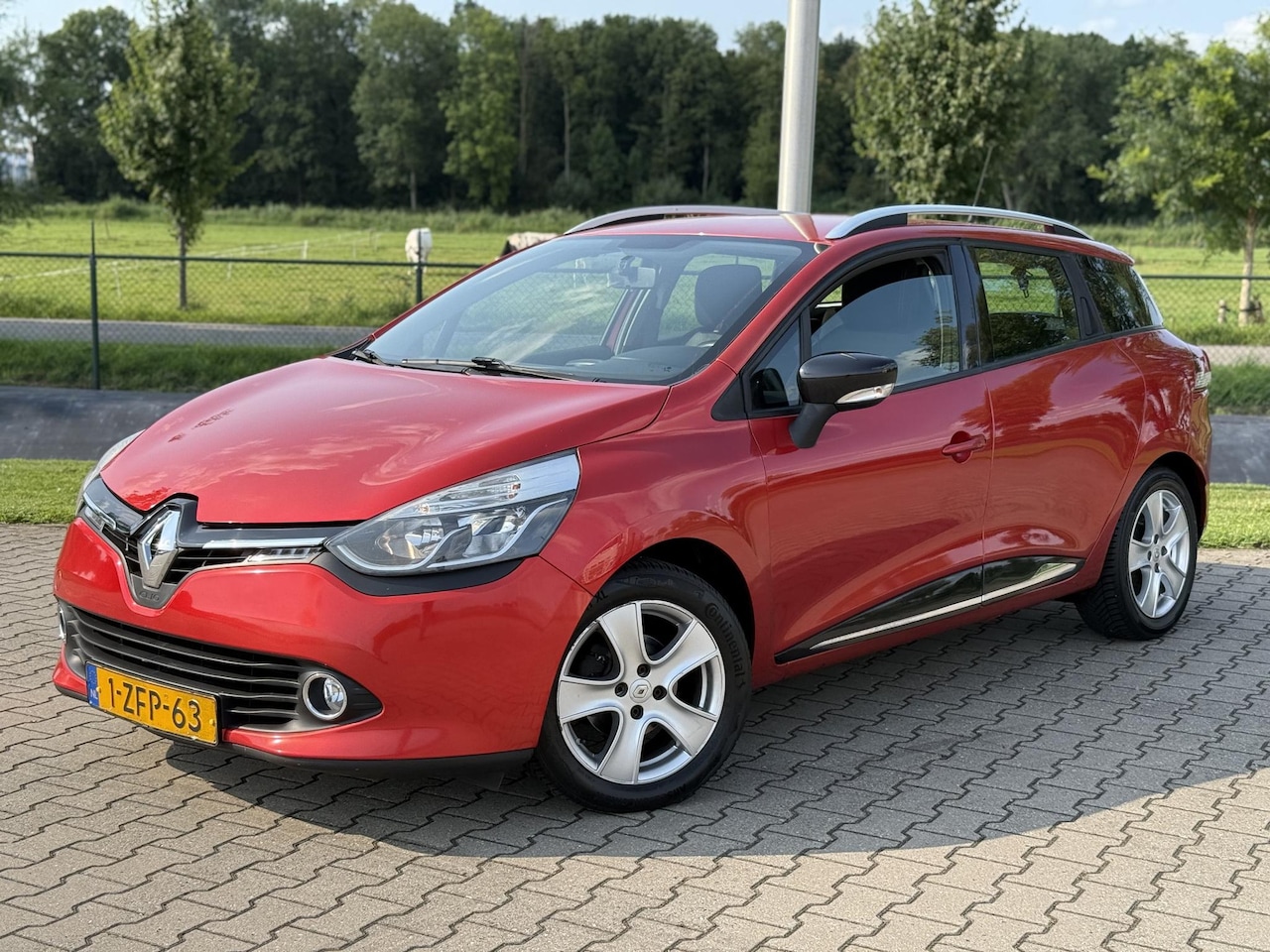 Renault Clio Estate - 1.5 dCi ECO Expression NL auto, 1e eigenaar, navi, airco, nieuw APK ! - AutoWereld.nl
