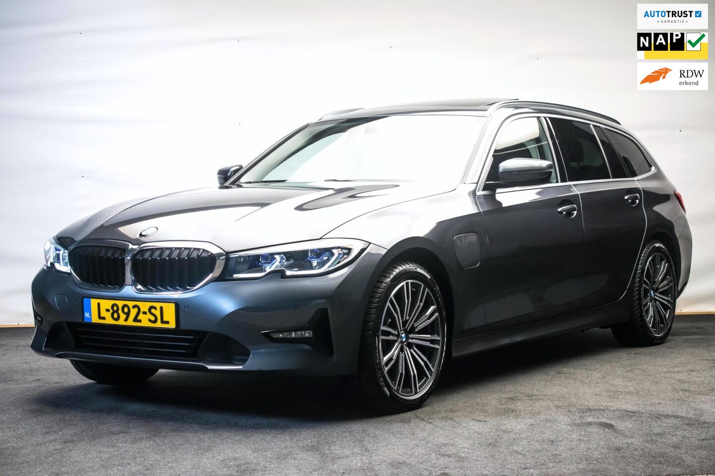 BMW 3-serie Touring - 320e Sportline ORG NL [ Laser Panoramadak Elektrische Trekhaak M Sport Velgen Stoelverwarm - AutoWereld.nl