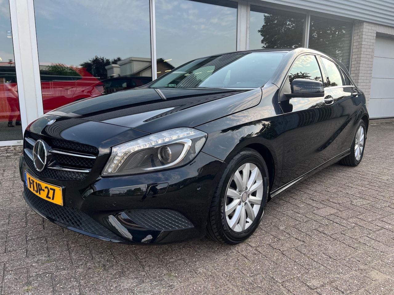 Mercedes-Benz A-klasse - 180 180 , LED, Navi, Orig.NL - AutoWereld.nl