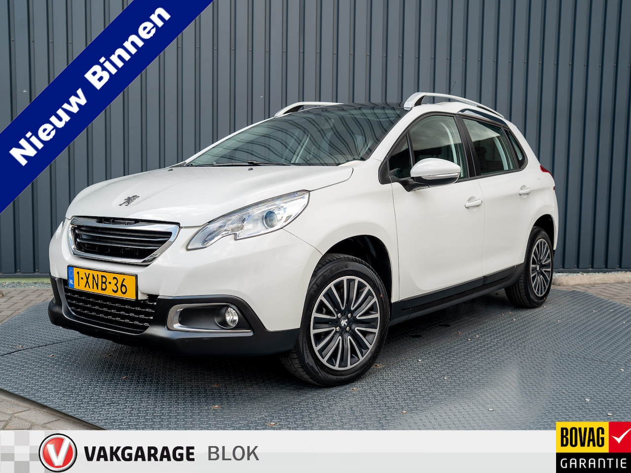 Peugeot 2008 - 1.2 PureTech Active | Trekhaak | Panodak | Parkeersensoren | Navi | Prijs Rijklaar!! - AutoWereld.nl