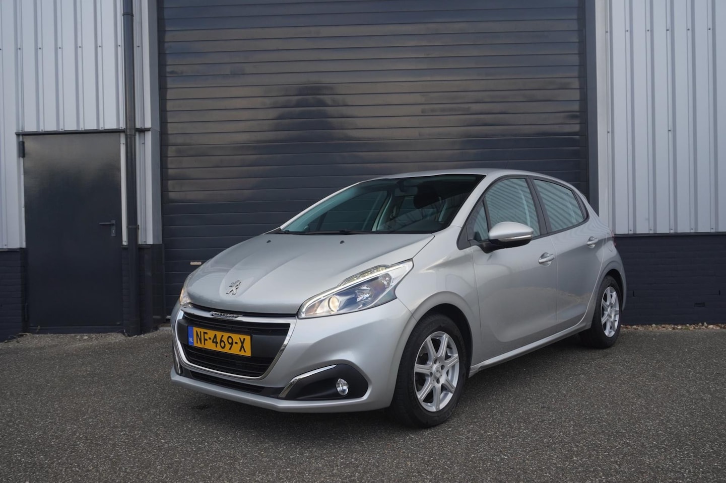 Peugeot 208 - 1.2 PureTech Blue Lion | Navigatie | Bluetooth Telefonie - AutoWereld.nl