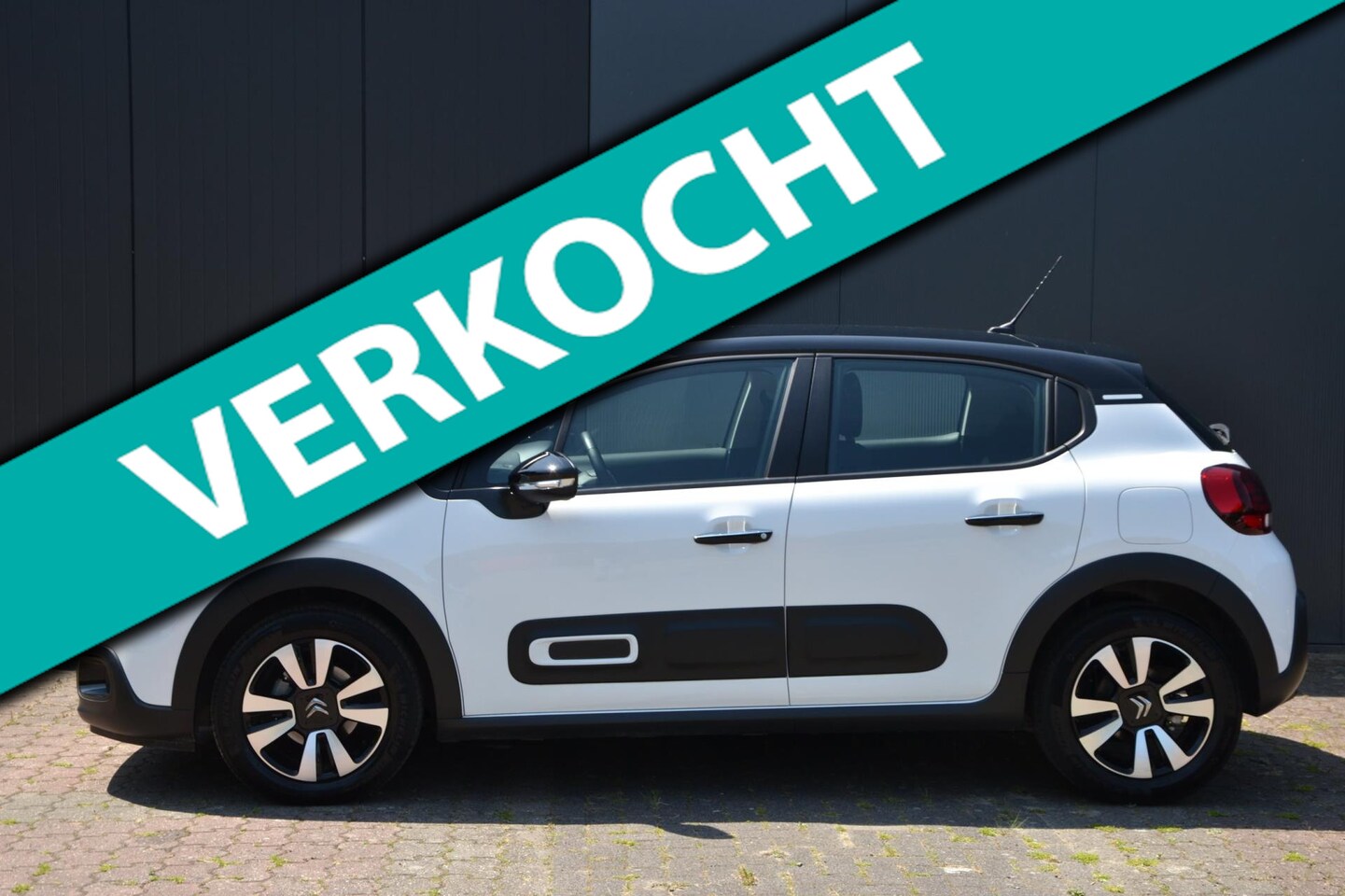 Citroën C3 - 1.2 110 PK Automaat * Shine * Navigatie * Led verlichting * 13000 KM ! - AutoWereld.nl