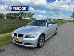 BMW 3-serie Touring - 320i Business Line PANORAMADAK / NAP