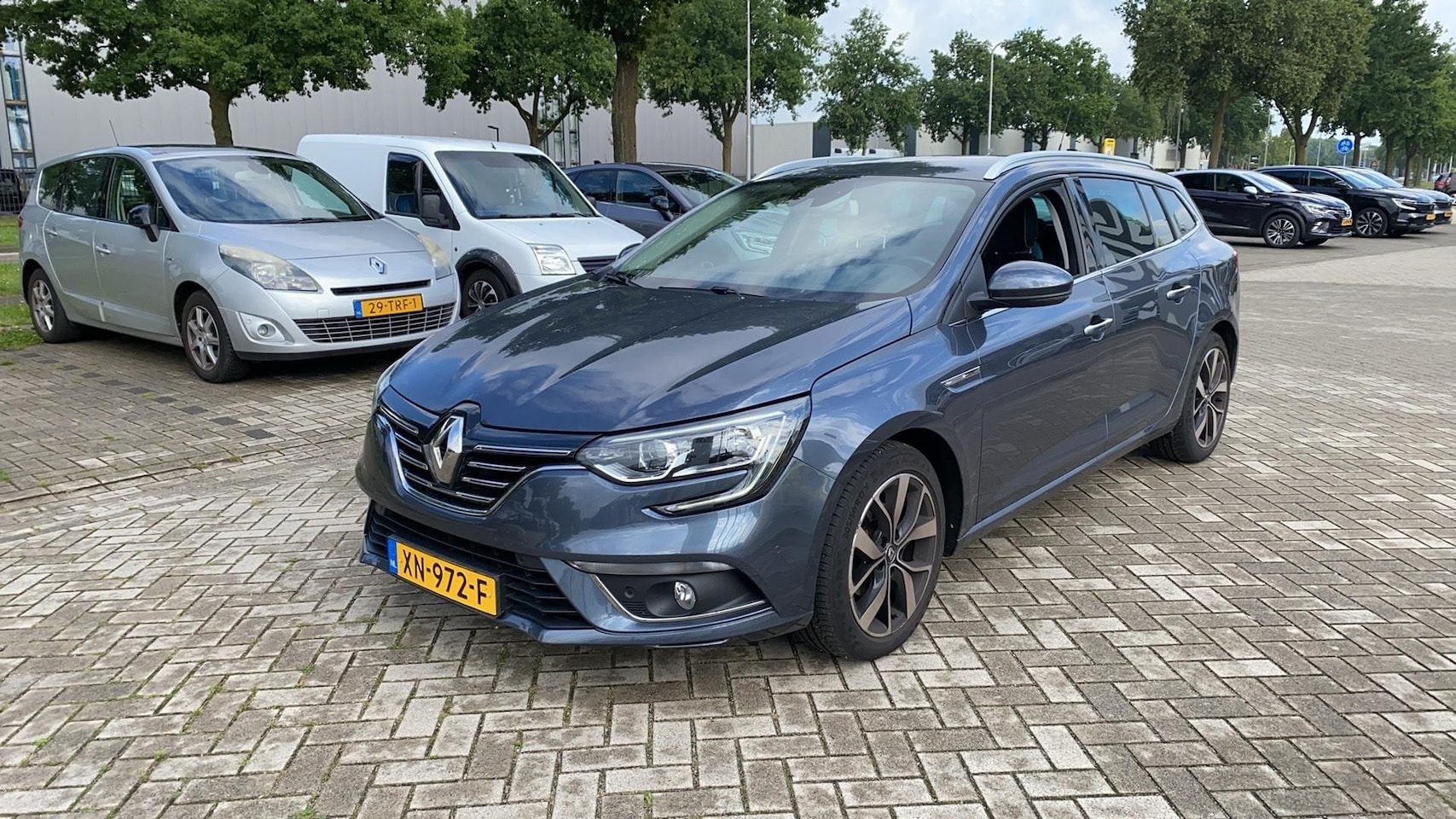 Renault Mégane Estate - 1.3 TCe Bose | Navigatie | Automatische airco | Parkeersensoren rondom | Camera achter | - AutoWereld.nl