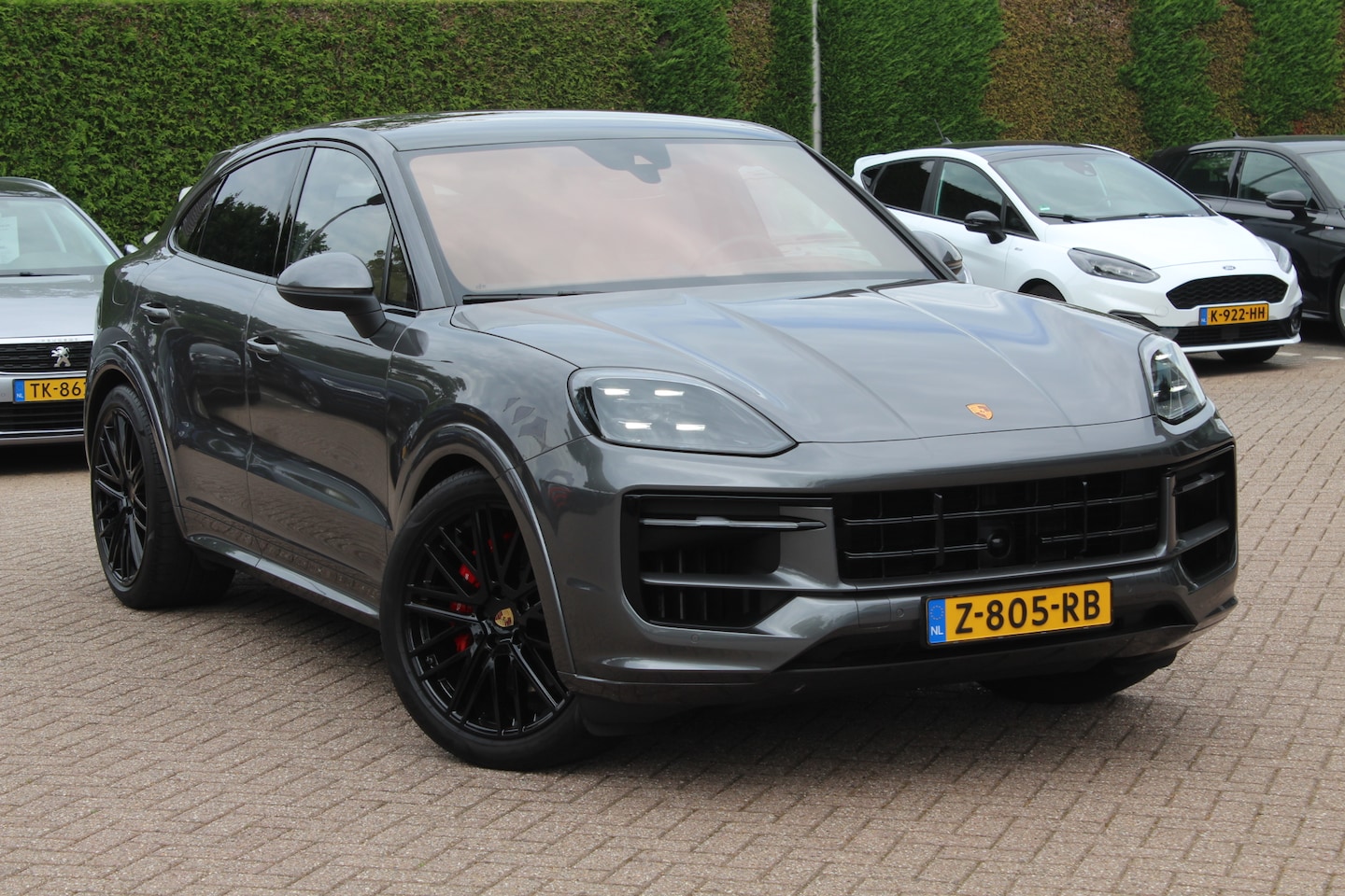 Porsche Cayenne Coupé - 3.0 E-Hybrid / Trekhaak / Panoramadak / Camera / Head-up / Passenger Display / 22'' / Soft - AutoWereld.nl