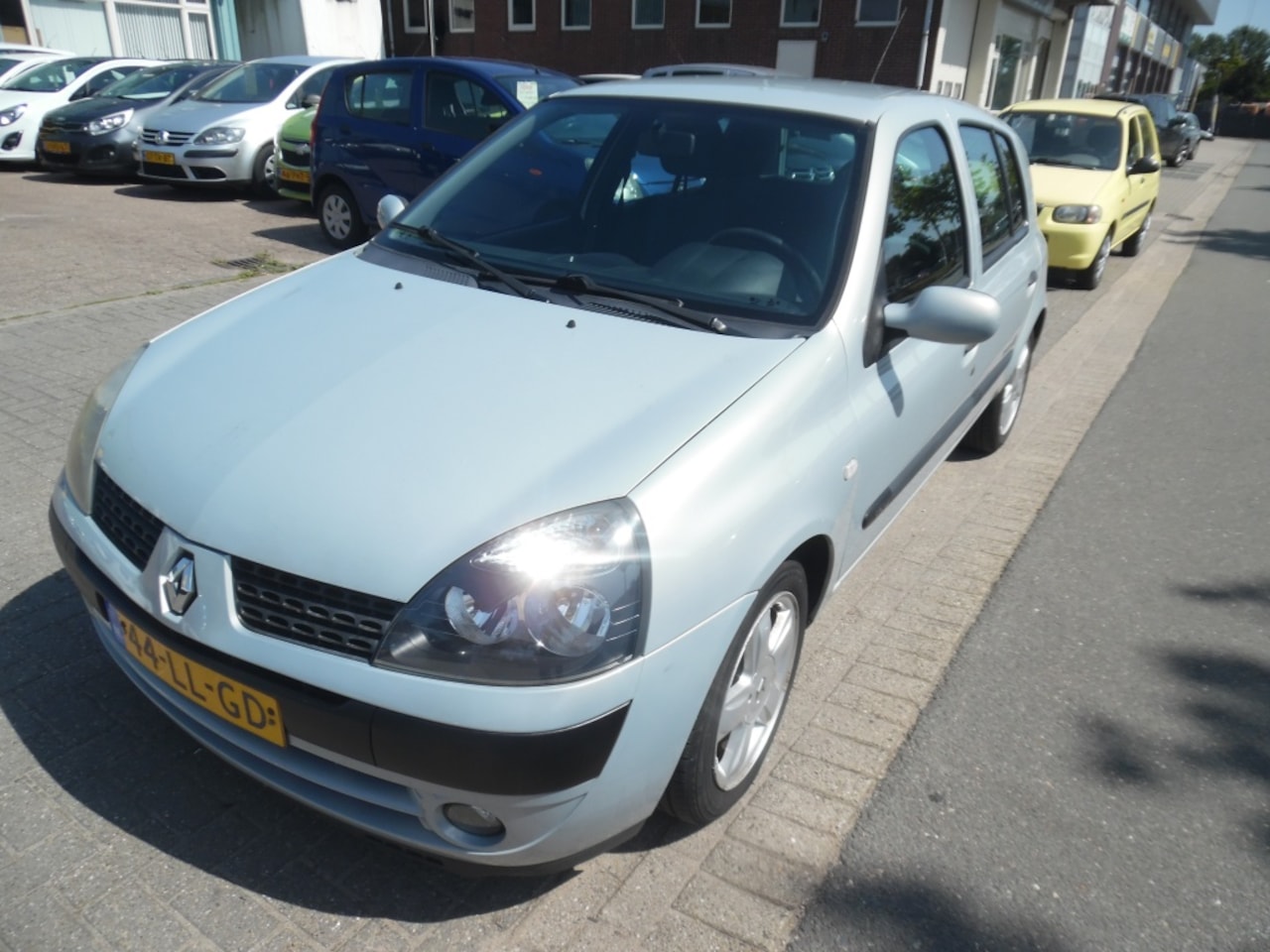 Renault Clio - apk 3.26 1.2-16V Billabong - AutoWereld.nl