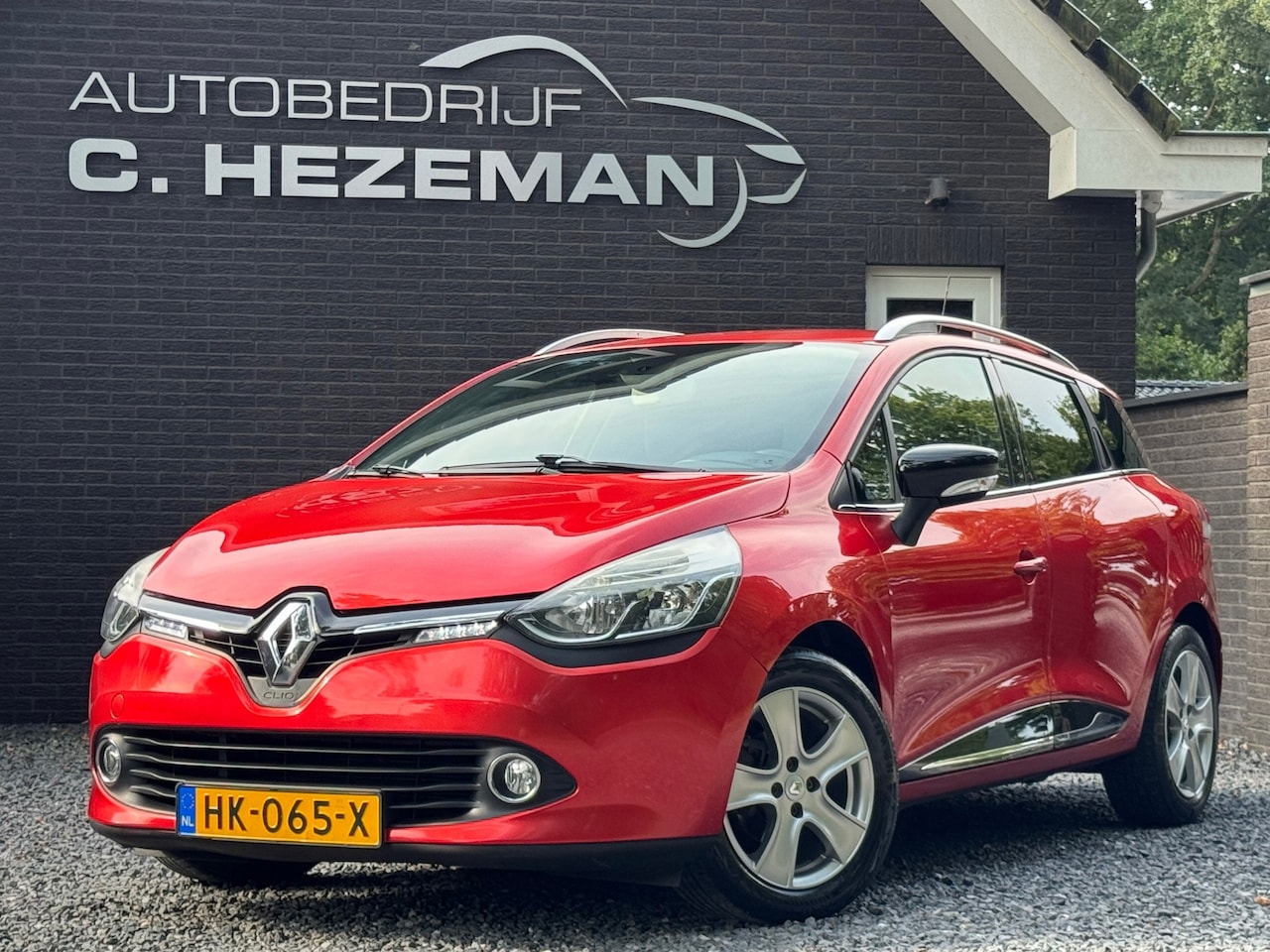 Renault Clio Estate - 1.2 GT Navigatie Achteruitrijcamera Climate Control Cruise Control Keyless GO - AutoWereld.nl