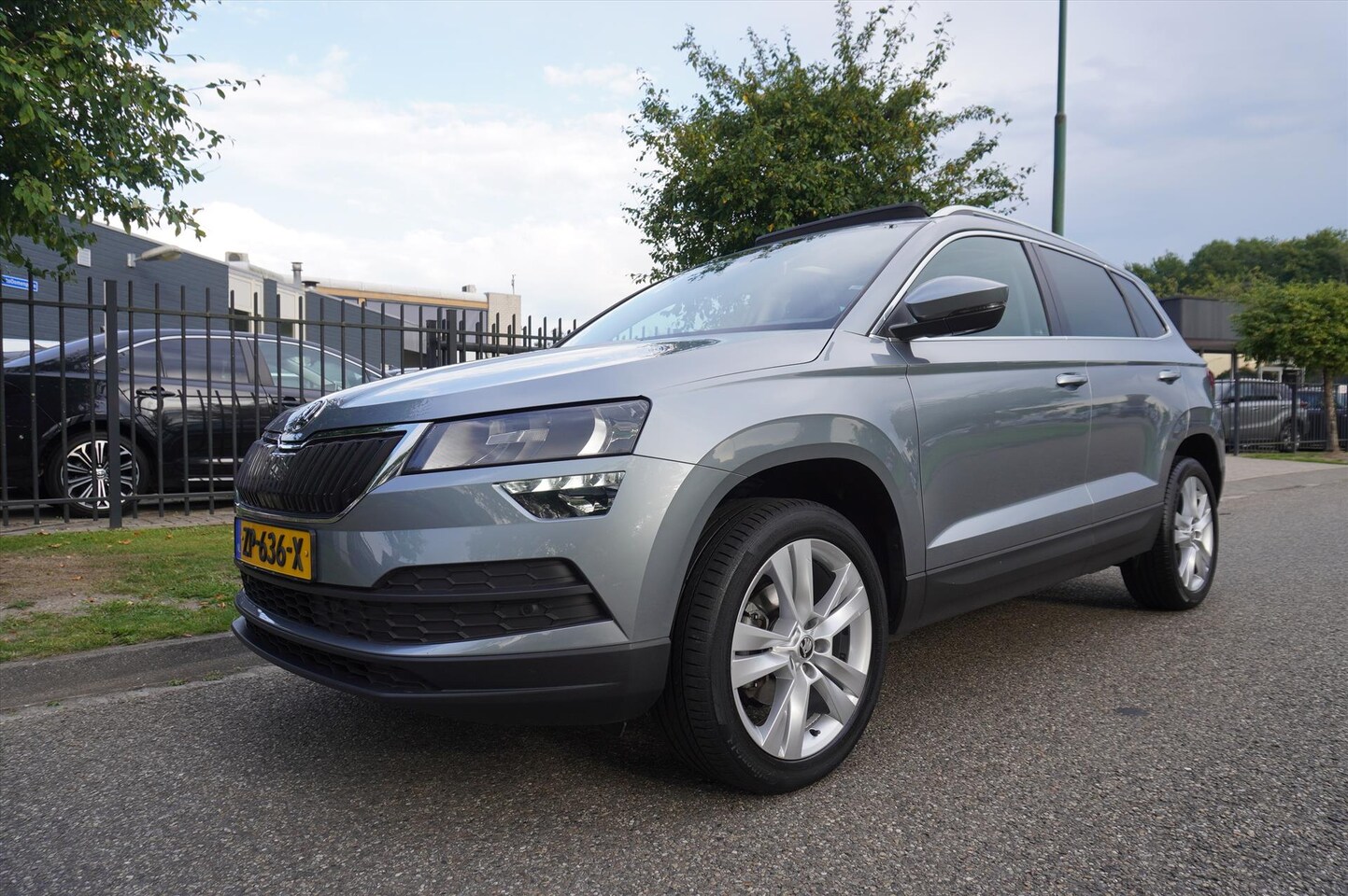 Skoda Karoq - 1.0 TSI Greentech 115pk Ambition Business Panoramadak 69.020 KM - AutoWereld.nl
