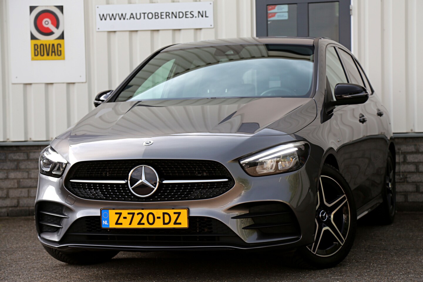 Mercedes-Benz B-klasse - 250 e AMG*Perfect Onderh.*Night pakket/Half Leder/Stoelverw./Camera/LED/Apple Carplay-Andr - AutoWereld.nl