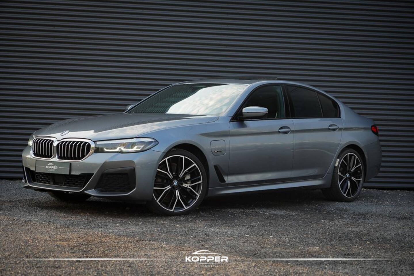 BMW 5-serie - 530e High Executive / M-Sport / Pano / Shadowline / Incl BTW / Adaptive Cruise - AutoWereld.nl