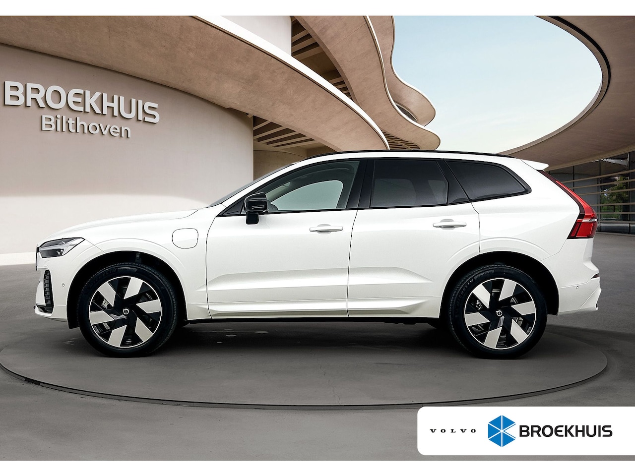 Volvo XC60 - 2.0 T8 Plug-in hybrid AWD Ultra Dark | CRYSTAL WHITE | Luchtvering | Trekhaak | Alarm | Ex - AutoWereld.nl