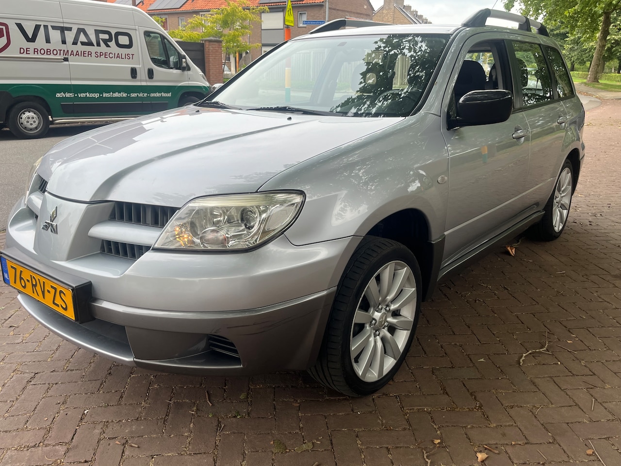 Mitsubishi Outlander - 2.0 Invite Airco , Trekhaak - AutoWereld.nl