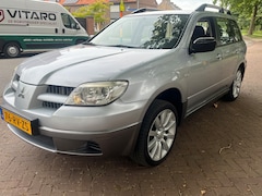 Mitsubishi Outlander - 2.0 Invite Airco , Trekhaak