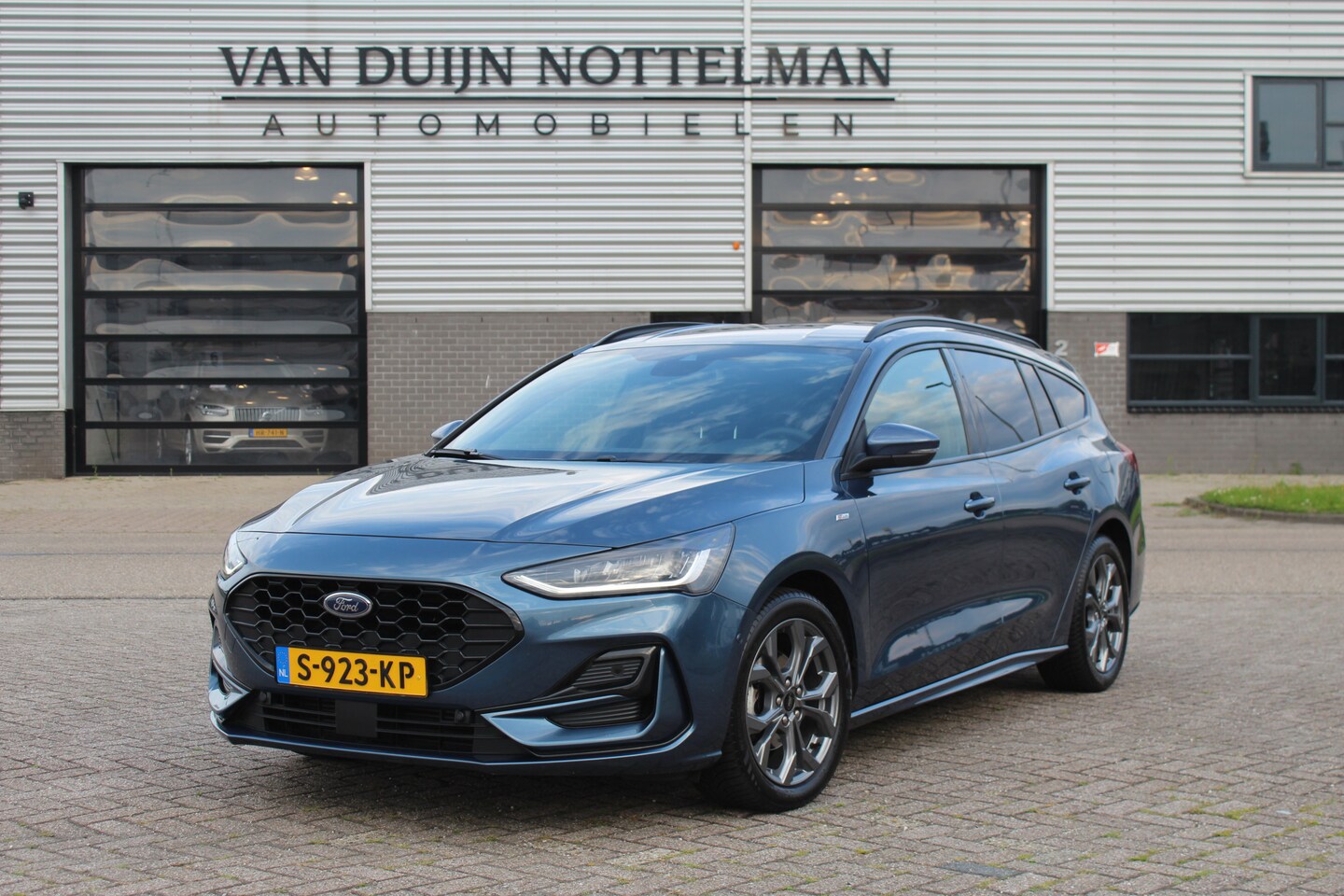 Ford Focus Wagon - 1.0 EcoBoost Hybrid ST Line Style / Carplay / Camera / N.A.P. - AutoWereld.nl