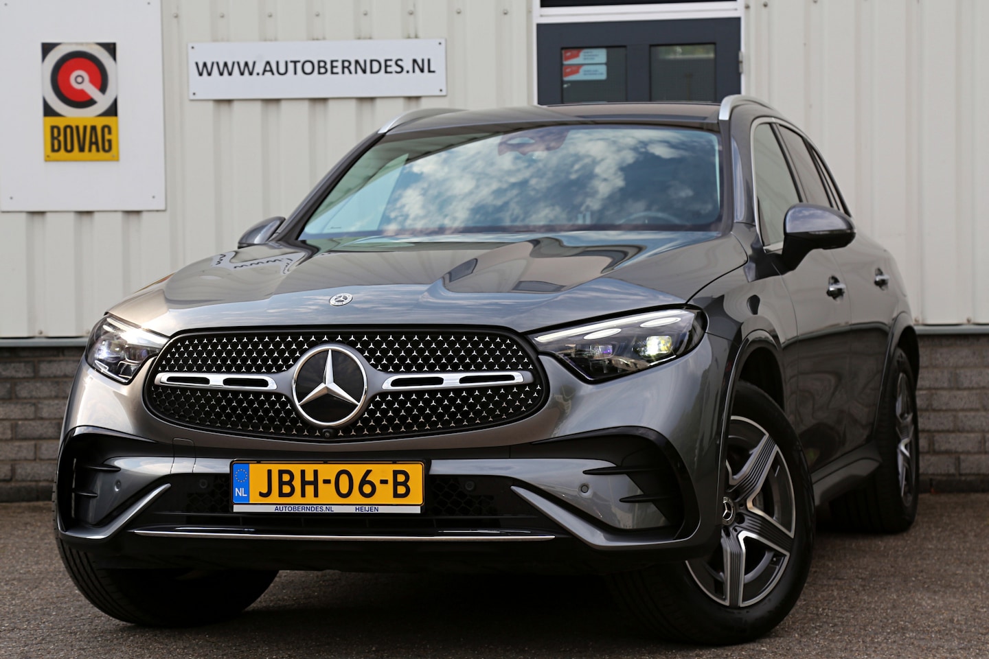 Mercedes-Benz GLC-klasse - 300e 4MATIC AMG Line Plug in PHEV*Perfect MB onderh.*Elek. Trekhaak/Airmatic Luchtvering/D - AutoWereld.nl