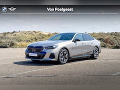 BMW 5-serie - Sedan 530e xDrive | M Sport Pro | Bowers & Wilkins | Glazen Panoramadak | Trekhaak |