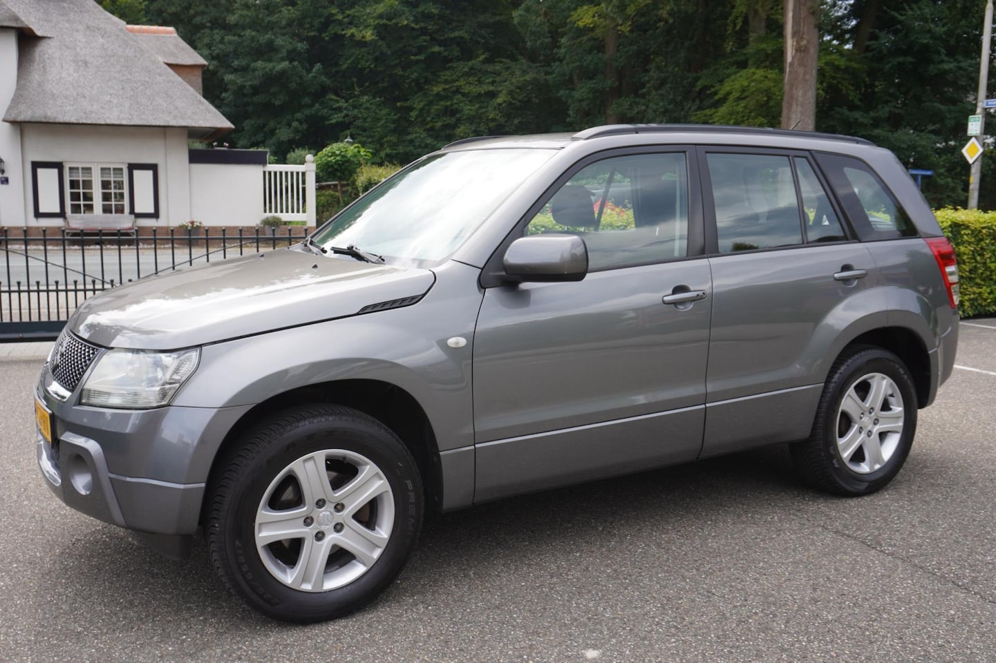 Suzuki Grand Vitara - 2.0-16V Exclusive Airco Trekhaak - AutoWereld.nl