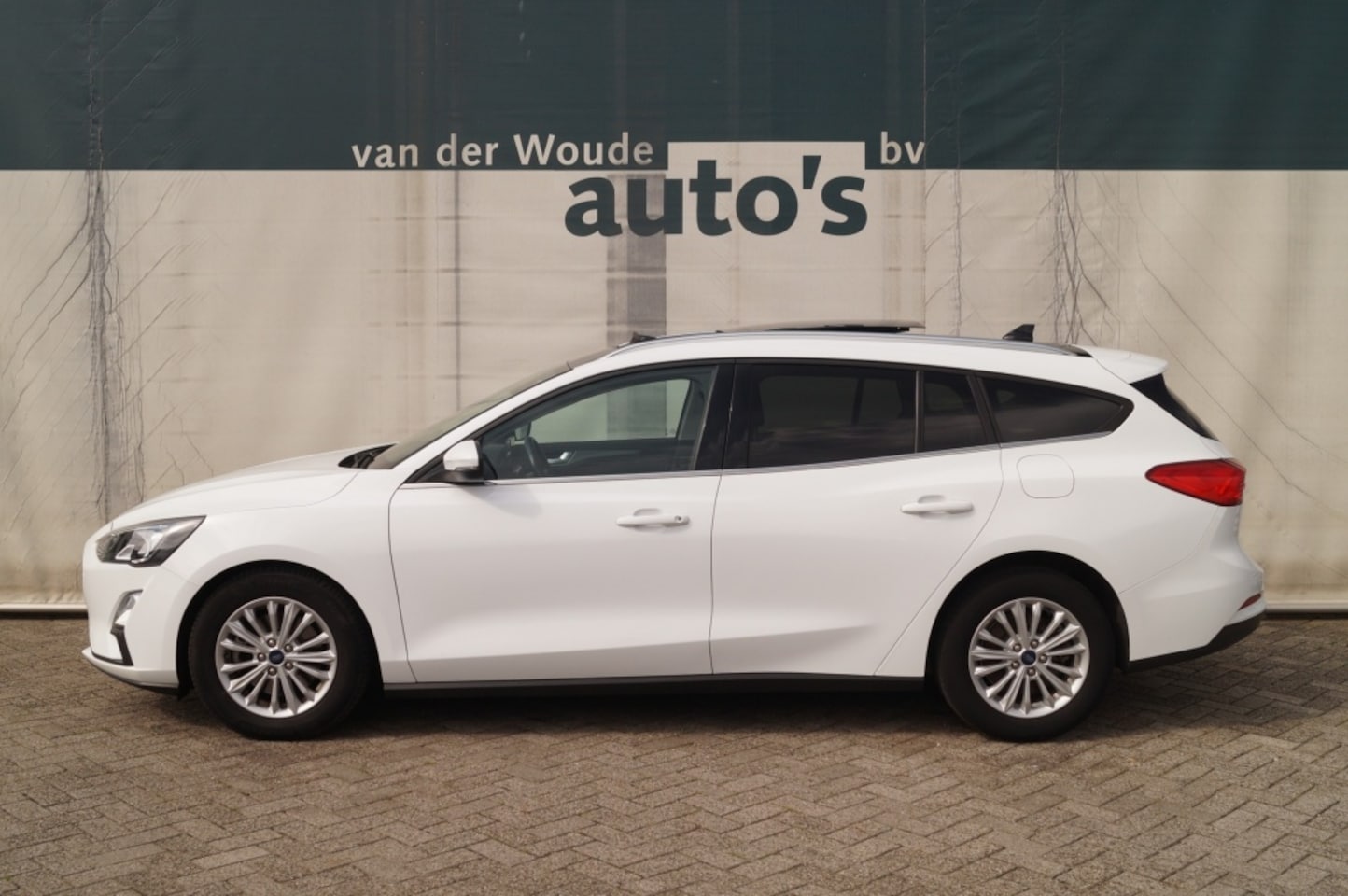 Ford Focus Wagon - 1.0 EcoBoost Hybrid Titanium X Business 1.0 EcoBoost 155pk Hybrid Titanium X Business -PANO- - AutoWereld.nl