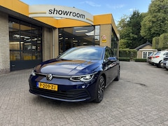 Volkswagen Golf - 1.5 eTSI Style Automaat PanoSchuifdak Navi Carplay