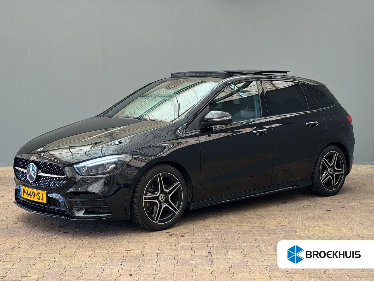 Mercedes-Benz B-klasse - 200 Business Solution AMG Panorama / Kanteldak! | Navigatie | Camera | Lichtmetaal | Leder - AutoWereld.nl