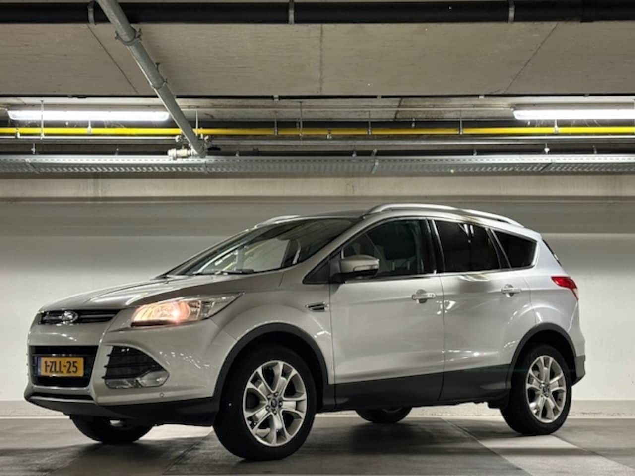 Ford Kuga - 1.5 Titanium - airco - cruise - camera - riem vervangen! - AutoWereld.nl