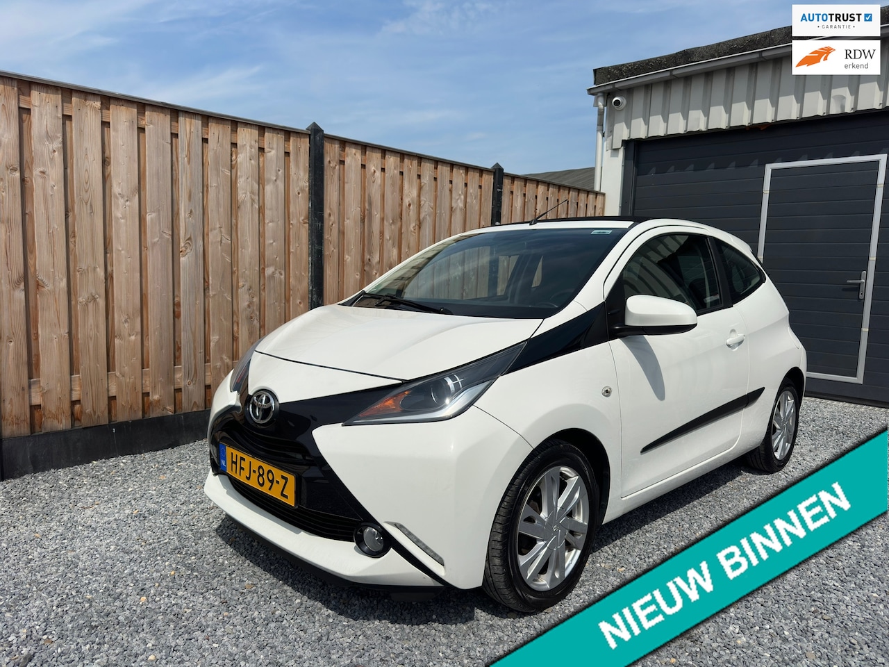 Toyota Aygo - 1.0 VVT-i x-play Automaat | Camera | Nieuwe APK - AutoWereld.nl