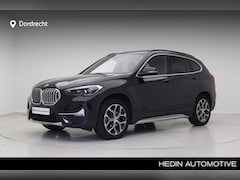 BMW X1 - sDrive18i xLine | Panoramadak | Trekhaak | 18" | Camera | Elec. Verst. Stoelen | Head-Up |